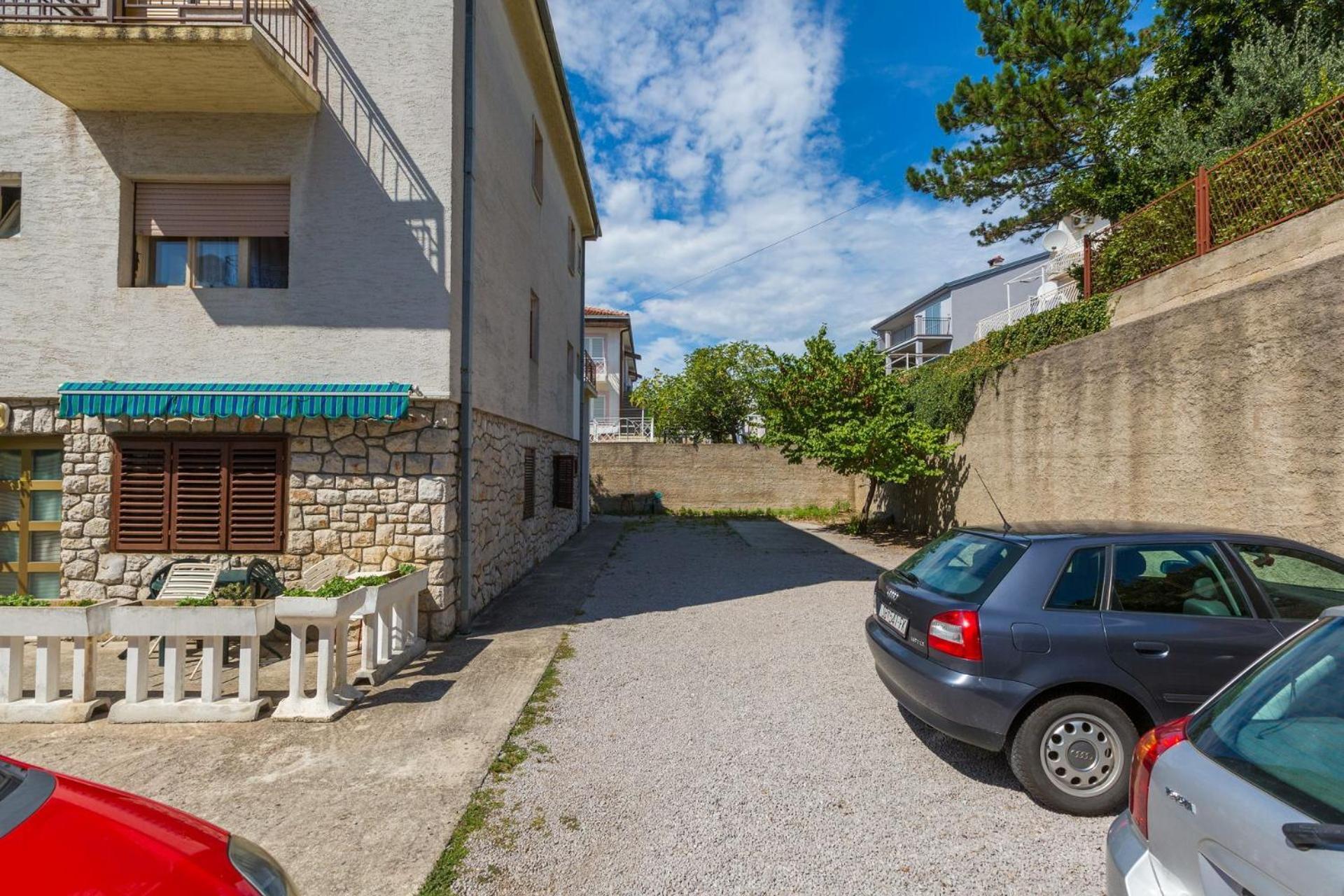 Ana - Private Parking * Crikvenica